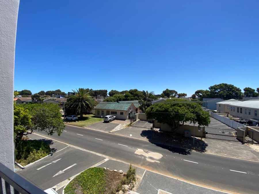 1 Bedroom Property for Sale in Table View Western Cape